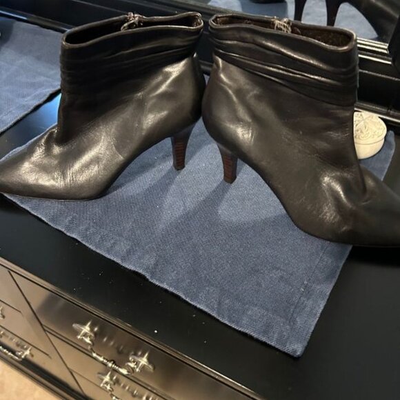 Sudini Leather Bootie US Women's Size 10.5W with 3 1/2" Heel - Picture 3 of 5